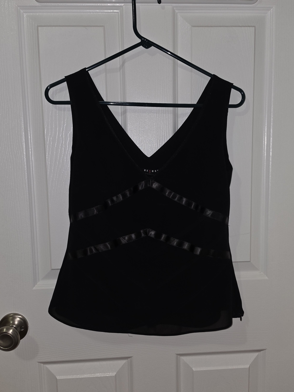 Axcess Liz Claiborne Black V-Neck Sleeveless Camisole Tank Top with Satin Trim